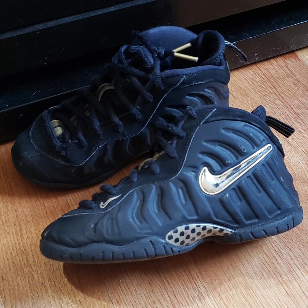 Black gold foamposites
